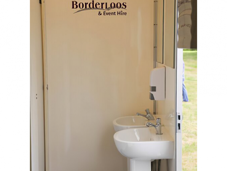 De-Luxe Toilet Trailers from BorderLoos